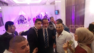 بالصور.. محمود الخطيب يغادر حفل زفاف وليد سليمان هربًا من معجبيه
