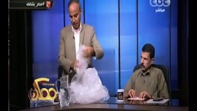 بالفيديو.. استشاري بيئي يشرح فكرة «تدوير القمامة» عمليًا على الهواء