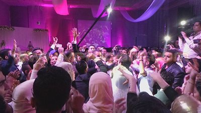 بالفيديو والصور.. وليد سليمان يغني «التالتة شمال» في حفل زفافه