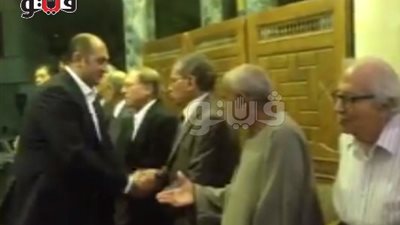بالفيديو.. خالد علي يشارك في عزاء أبو العز الحريري بـ«عمر مكرم»