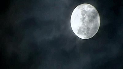 الأرض في مواجهة كوارث «السوبر قمر».. اكتمال بدر «ذى القعدة» يحدث تحركات في القشرة الأرضية وتحذيرات من زلازل.. 
