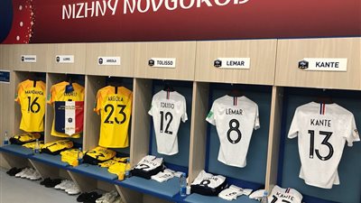 غرف ملابس فرنسا قبل مواجهة أوروجواي (صور)