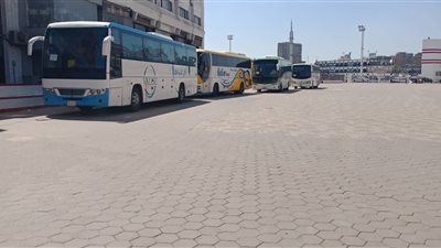 وصول حافلات نقل أعضاء الزمالك لوضع حجر الأساس بفرع أكتوبر