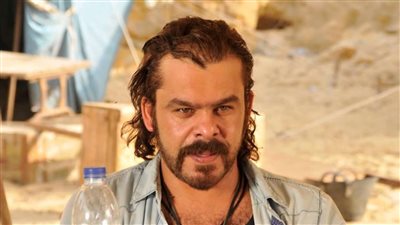 منذر ريحانة يتعاقد على بطولة «البيت الكبير»