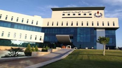 مؤسسة النفط الليبية تطلب فرض عقوبات بسبب مساع لبيع النفط من الشرق
