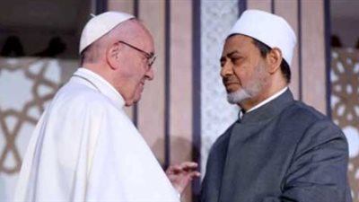 الطيب يعزي بابا الفاتيكان في وفاة رئيس المجلس البابوي للحوار بين الأديان