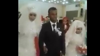 بالفيديو.. شاب يتزوج بفتاتين ويقيم لهما حفل زفاف واحدا