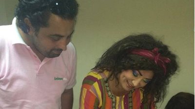 بالصور.. «انتصار» تُوقع على استمارة المشاركة في «إسكندرية القومية»