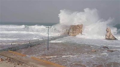 محافظ مطروح يعاين ممشى كيلوبترا الزجاجي المتضرر بسبب الأحوال الجوية | صور