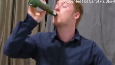 شاب يتناول أقوى أربعة أنواع فلفل حار في العالم (فيديو وصور)