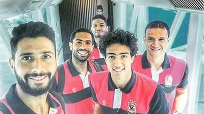 «سيلفي» خماسي الأهلي على طائرة برشلونة