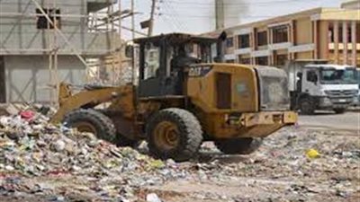 رفع 30 طن مخلفات في حملة مكبرة بسوهاج