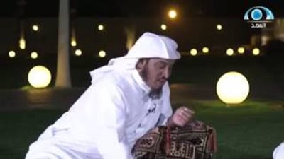 بالفيديو.. لحظة إنقاذ داعية سعودي طفلا من الغرق على الهواء