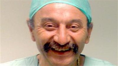 تفاصيل زيارة خبير عالمي في جراحة القلب لمعهد ناصر