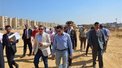 وزير الرياضة يتفقد مشروع مركز شباب الأسمرات (صور)