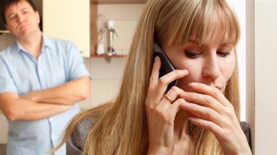 7 علامات تكشف خيانة أحد الزوجين.. تعرف عليها