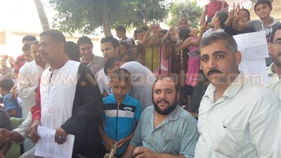 بالصور.. غضب أهالي «أنشاص» لتجاهل «محلب» لهم أثناء زيارته للشرقية