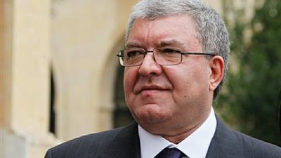 وزير الداخلية اللبناني يؤيد تظاهرات «طلعت ريحتكم»