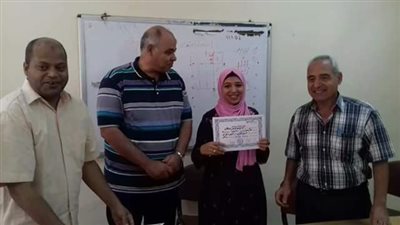 وكيل وزارة قوى السويس يسلم شهادات إتمام التدريب المهني (صور)