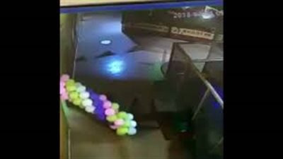 عامل يستدرج طفلا وفتاة للتحرش بهما في مدينة ملاهٍ بالسعودية (فيديو)