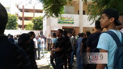 مشادات بين المتظلمين من نتيجة الثانوية العامة والمسئولين بالسعيدية