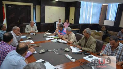 بالصور.. محافظ البحر الأحمر يبحث سبل استغلال أراضي الدولة المستردة