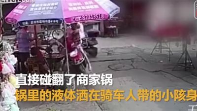 أب ينقذ طفله بعد سقوطه في وعاء حساء ساخن (فيديو)