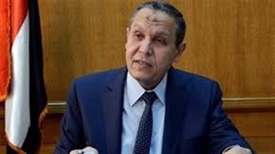 محافظ السويس يبحث تطوير مديرية المالية