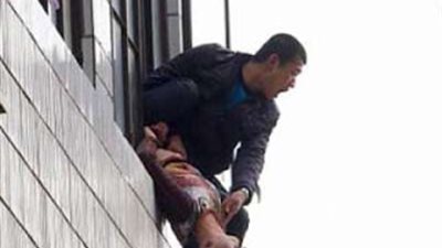 في غزة.. تشاجر مع زوجته فألقاها من النافذة