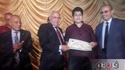 بالصور.. محافظ بورسعيد يكرم أوائل الثانوية العامة