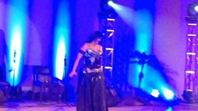 بالفيديو.. فيفي عبده تعود لارتداء بدل 