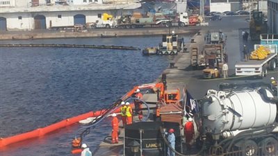 «البيئة»: انتهاء أزمة بقعة المازوت في النيل خلال ساعات