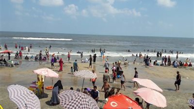 «راح فين زمن الغلابة».. «المصايف مش على قد الإيد».. غضب أهالي دمياط بسبب ارتفاع الإيجارات بـ«رأس البر».. 700 جنيه إيجار اليوم في العقارات المجاورة لـ«شاطئ جمصة»