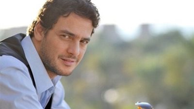 خالد أبو النجا يقضي إجازته في 