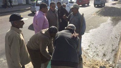 استعدادا لنوة الأمطار.. وضع مصدات بطريق الكورنيش فى الاسكندرية