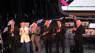 مهرجان الموسيقى والغناء التراثي يبدأ بأغنية هاني شاكر (فيديو)