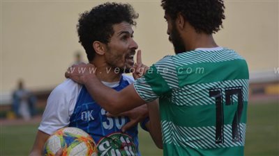 لاعب دكرنس يشتبك مع 