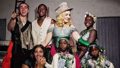 بعد أخبار زواجها من شاب يصغرها ب36 عاما.. مادونا في ورطة جديدة