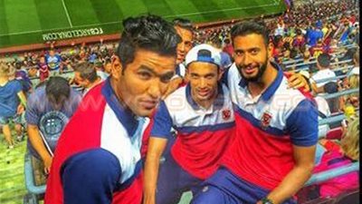 بالصور.. سيلفي نجوم الأهلي في مدرجات «برشلونة» يشعل «فيس بوك»