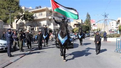 هنا مهد المسيح.. وصول موكب المدبر الرسولى إلى بيت لحم | فيديو