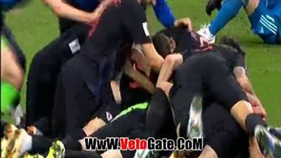 فرحة هستيرية للاعبي كرواتيا بالتأهل لنصف نهائي المونديال (فيديو)