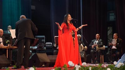 مروة ناجي تحيي حفلًا فنيًا بجامعة القاهرة