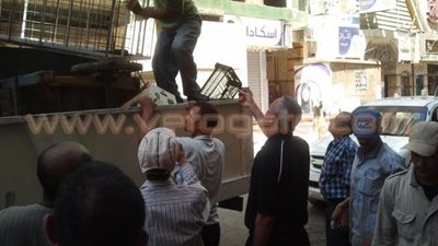 حملة لإزالة إشغالات الباعة الجائلين بشوارع طهطا