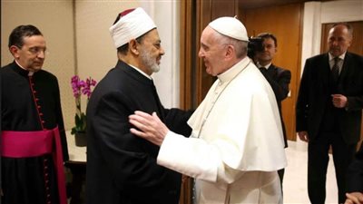 الأزهر يهنئ الإخوة المسيحيين وبابا الفاتيكان بأعياد الميلاد