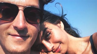 مسعود أوزيل يستجم مع خطيبته بعد توديع ألمانيا مونديال روسيا