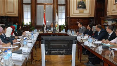 «أبوستيت» يبحث مع الكوادر الشابة متابعة المشروعات التنموية والزراعية