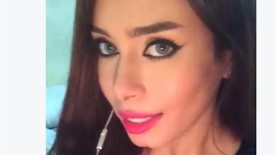 بالفيديو.. فتاة تشعل مواقع التواصل بأغنية لـ«شيرين»
