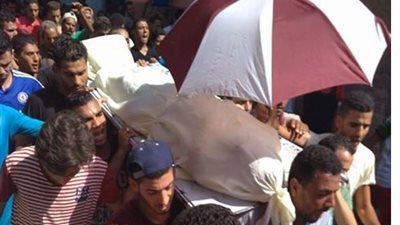 دفن جثة ضحية اشتباكات الوراق في مقابر الصدقة بشبرا الخيمة