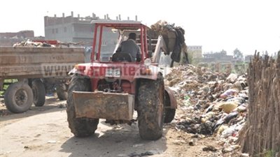 بالصور.. رفع وإزالة 120 طنًا من القمامة بدمنهور