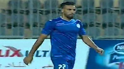 لاعبو سموحة ينظمون حفلا لإسلام محارب بعد انتقاله للأهلي